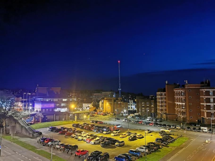 Paramount City View Swindon Exteriör bild