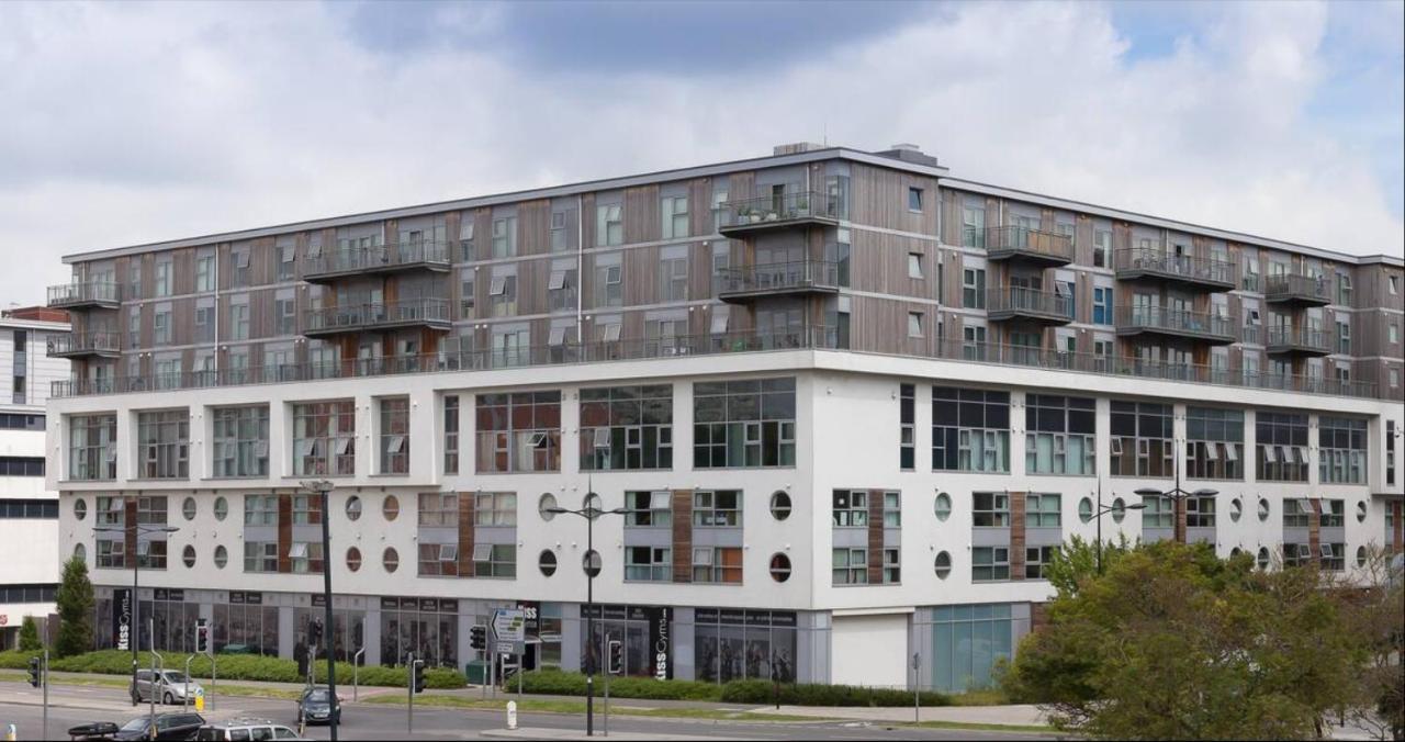 Paramount City View Swindon Exteriör bild